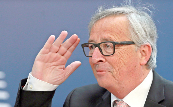 Videón, ahogy Juncker majdnem felgyújtott három politikust