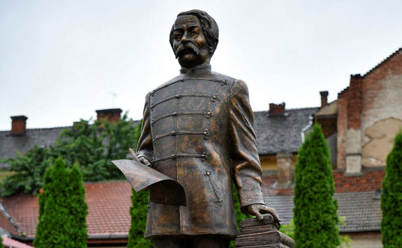 Arany_janos_szobor