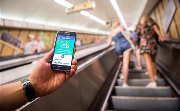 Fotó: MH Csökkenthető az ökológiai lábnyom a mobilfizetéssel