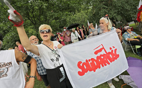 varsói tüntetők 20170721