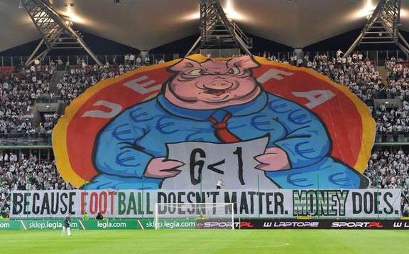Legia fans lead