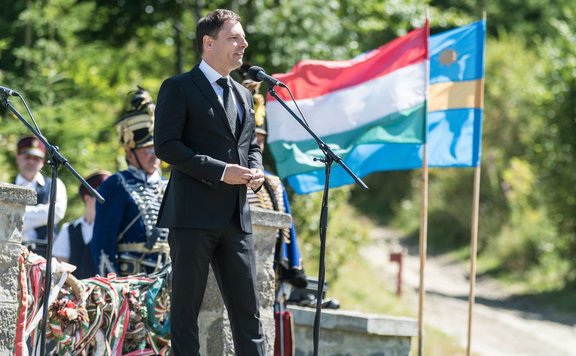 tuzson nyergestető