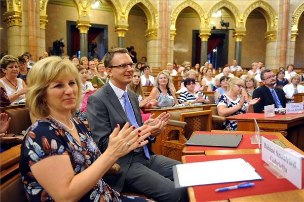 rétvári-szoptatás világnapja