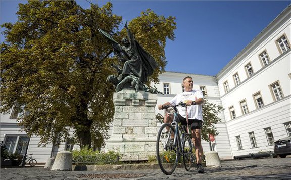 kerékpáros békenagykövet