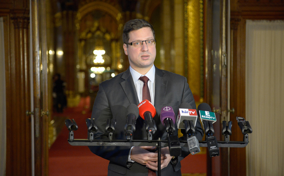 Gulyás-parl-FicsorM576