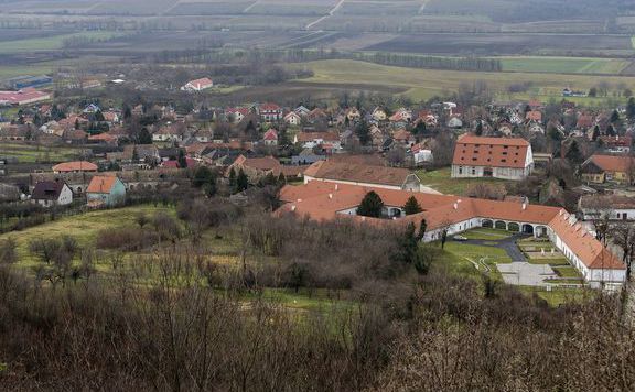 Forrás: mh pannonhalmi főapátság apátsági major