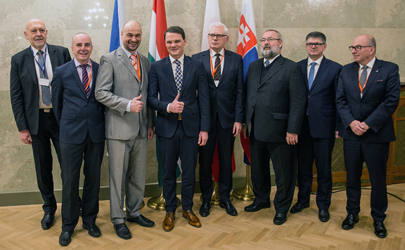 A V4-ek gazdaságilag stabil EU-ban érdekeltek