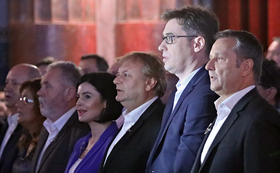 Pragmatikus nemzeti külpolitika ellen kampányol a baloldal