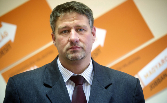 Fotó: MH Vádat emeltek Simonka György és társai ellen