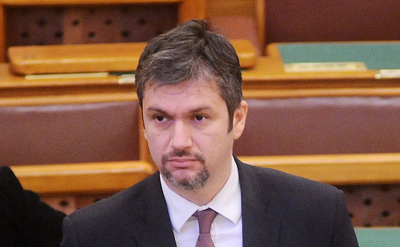 Egymillió forintra büntette Hadházyt az adatvédelmi hatóság