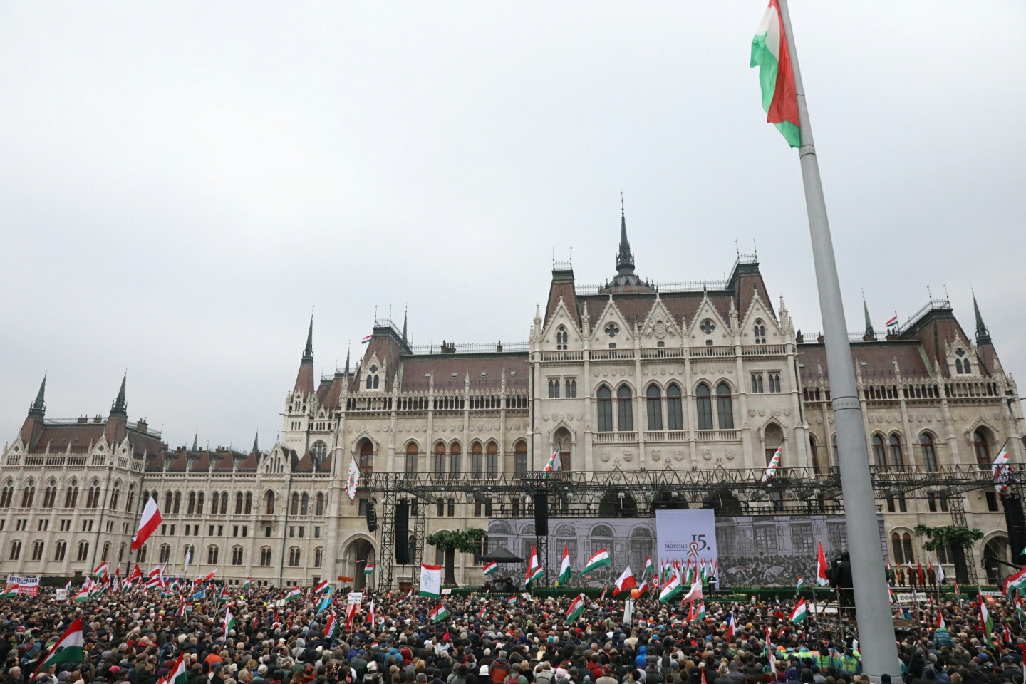 Orbán márc 15 kossuth