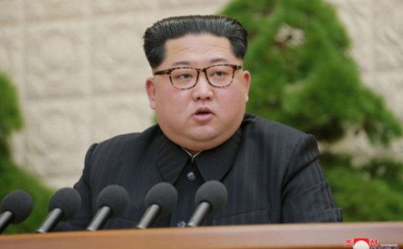 Kim Dzsong Un személyesen vezényelte le a csütörtöki lőgyakorlatot