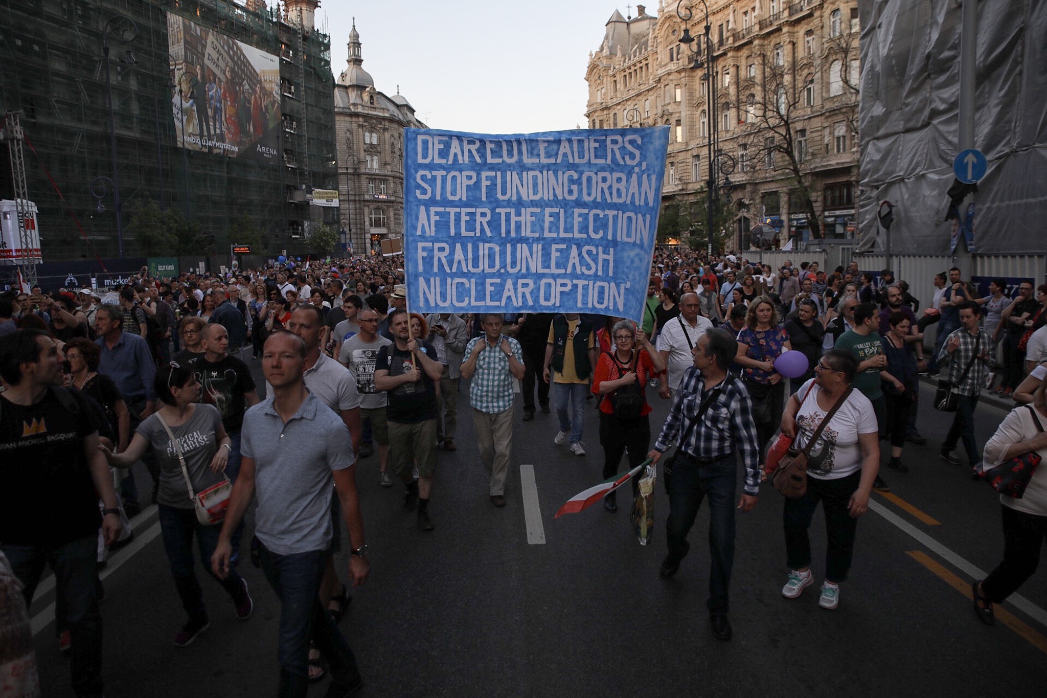 ellenzéki tüntetés április 21