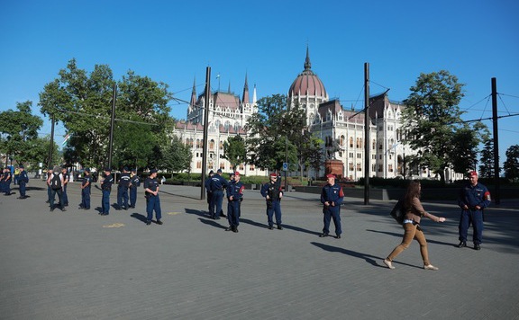 zsaruk kossuth tér