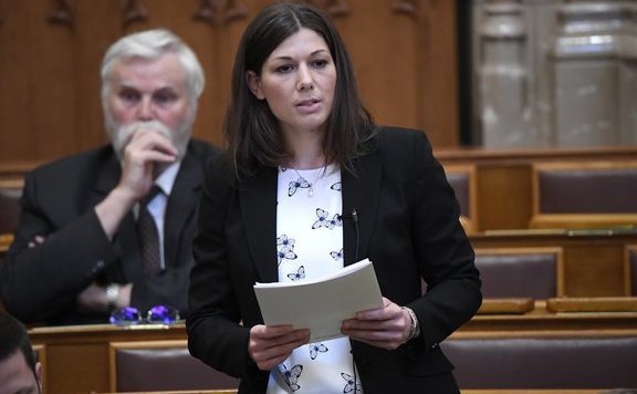 bősz anett