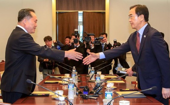 korea kézfogás
