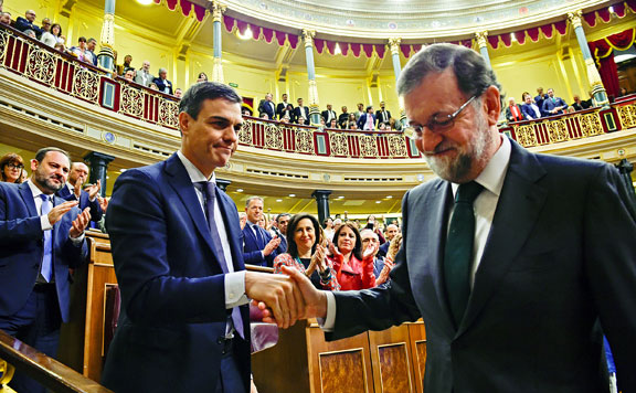 Pedro Sánchez új és Mariano Rajoy 20180602