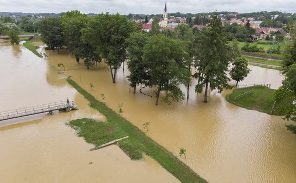 zalalövő áradás
