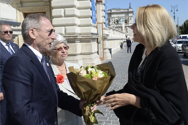 pintér virágcsokra
