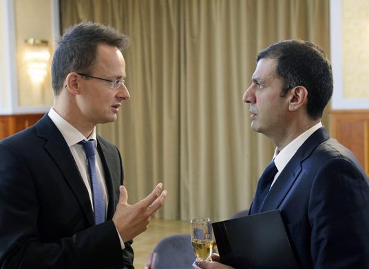 Szijjártó és Apollo kicsi