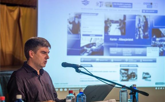 Monlnár Ákos