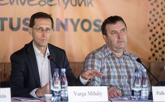 Varga-Palkovics-Tusványos576