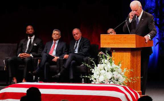 biden mccain temetés
