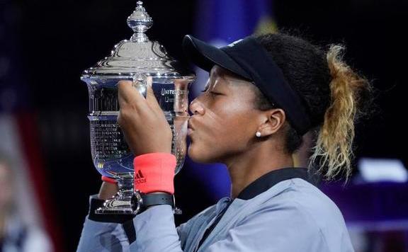 oszaka us open trófea