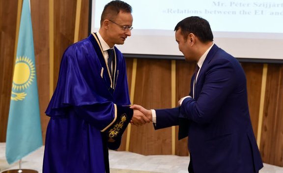 szijjártó díszdoktor