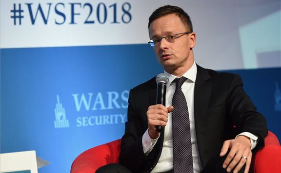 Szijjártó Péter varsó 20181024