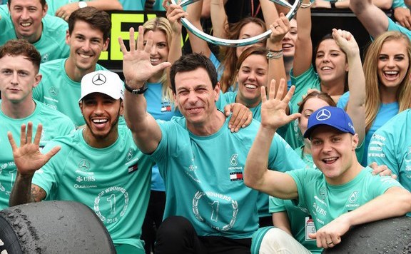 Forrás: mh hamilton mercedes csapat
