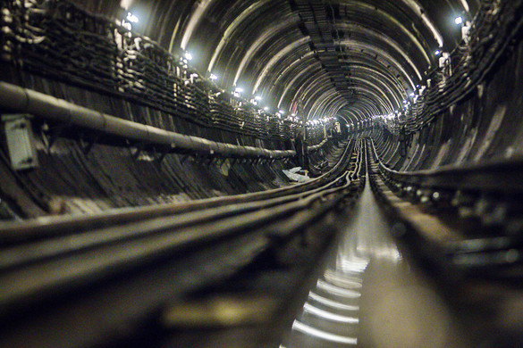 A 3-as metró középső szakaszának legmélyebben fekvő állomásait korszerűsítik