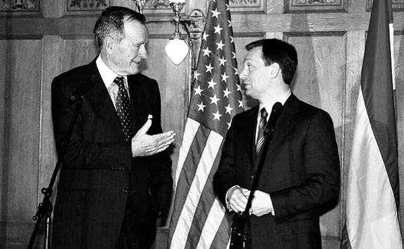 Forrás: mh George H. W. Bush 20181203