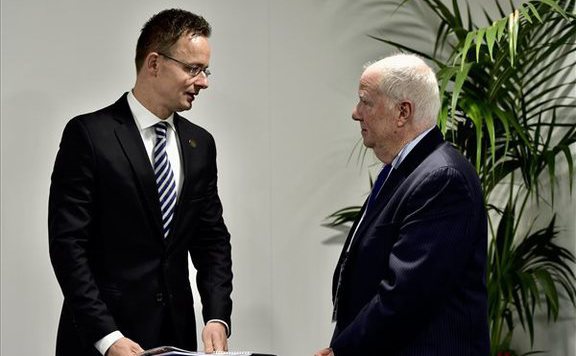 Szijjártó Péter és Andrew Baker