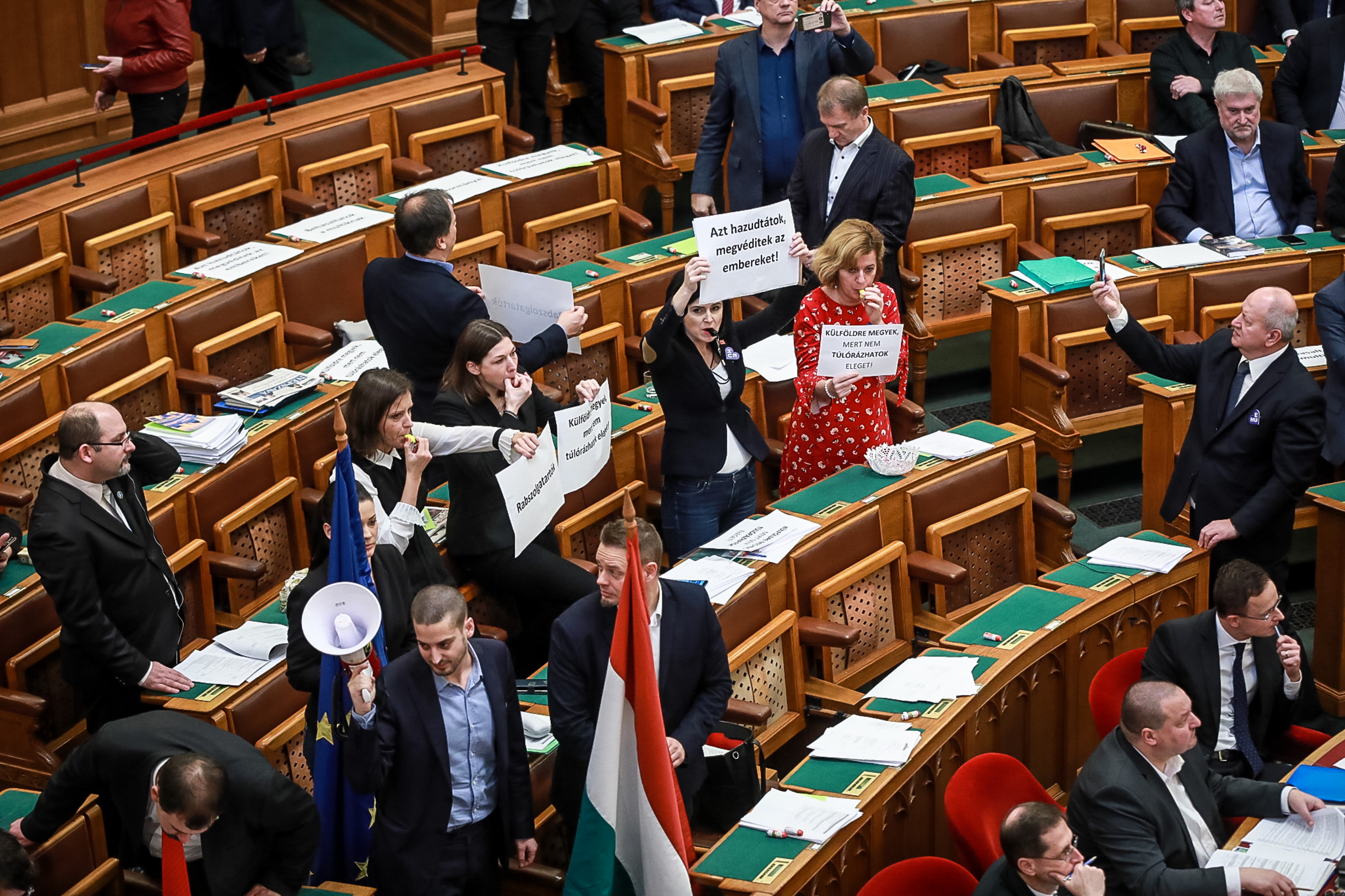 Botrány a parlamentben