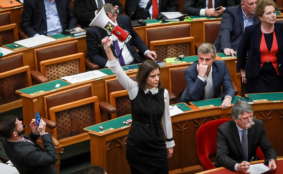Botrány a parlamentben