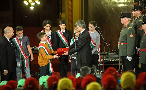 Forrás: mh Országház 20181217
