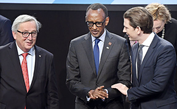 Forrás: mh Paul Kagame, Jean-Claude Juncker és Sebastian Kurz 20181219