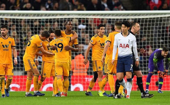 spurs wolves