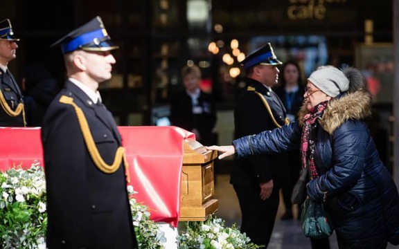 Forrás: mh Pawel Adamowicz temetése-AP576