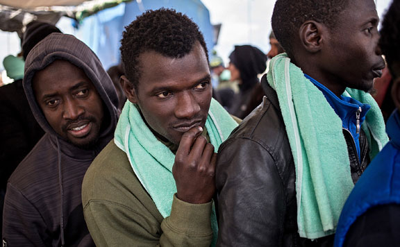 Fotó: MH Huszonhét migránst találtak egy konténerben Kelebiánál