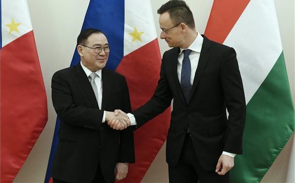 szijjártó Teodoro Locsint, a Fülöp-szigeteki külügyminiszter