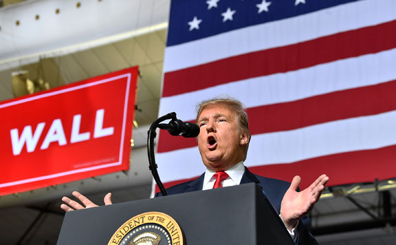 Donald Trump a mexikói határ teljes lezárását helyezte kilátásba