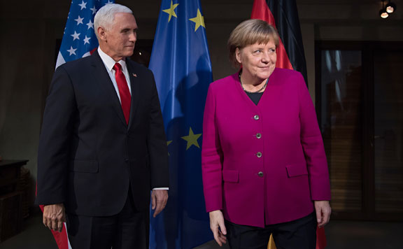 Forrás: mh Mike Pence és Angela Merkel 20190217