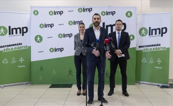 Lemondott az LMP elnöksége