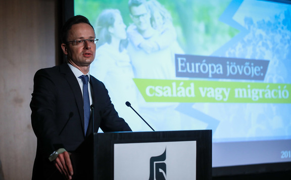Forrás: mh Szijjártó Péter Századvég konf