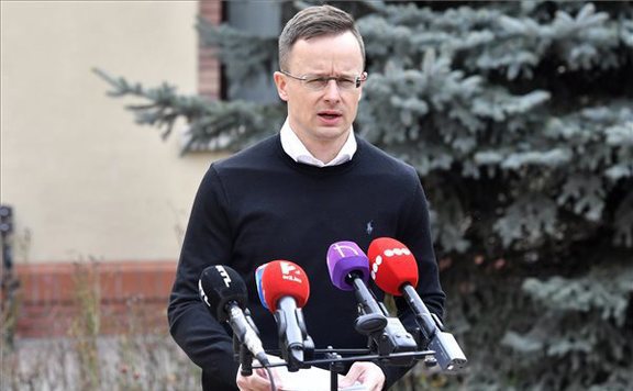 Fotó: Mh Szijjarto stands up against „fake news network”