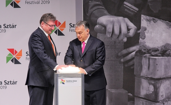 orbán parragh lead