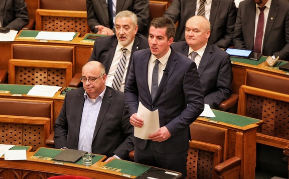 Fotó: MH „Az önkormányzatok dönthessenek a dohányboltok éjszakai szeszesital-árusításáról!”
