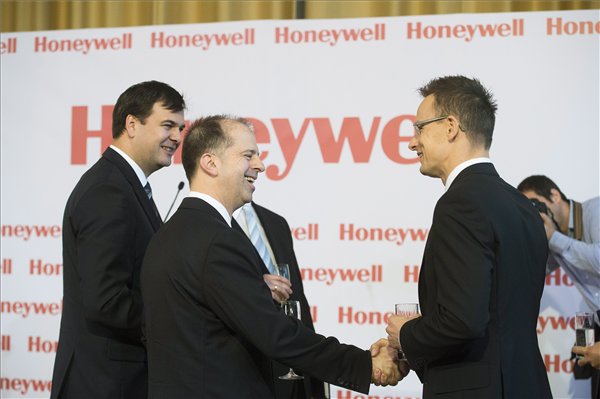 Forrás: mh Honeywell szijjártó mti
